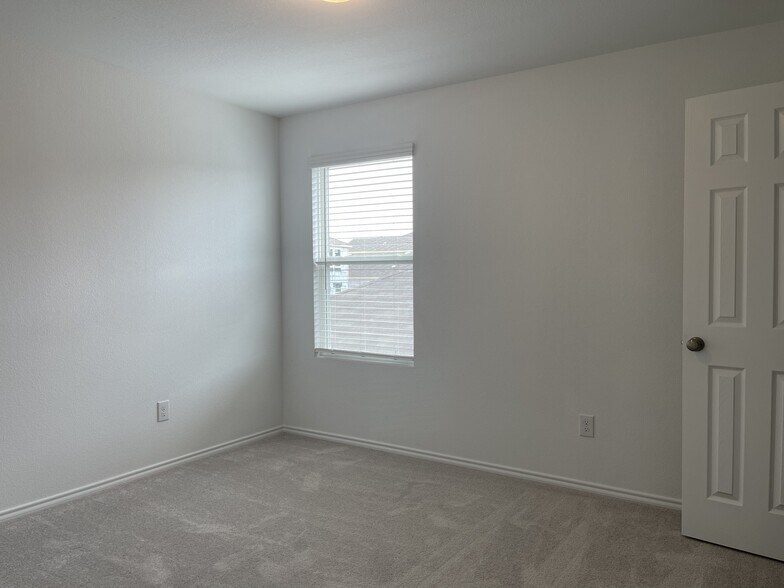 Building Photo - 825 Breakwater Dr