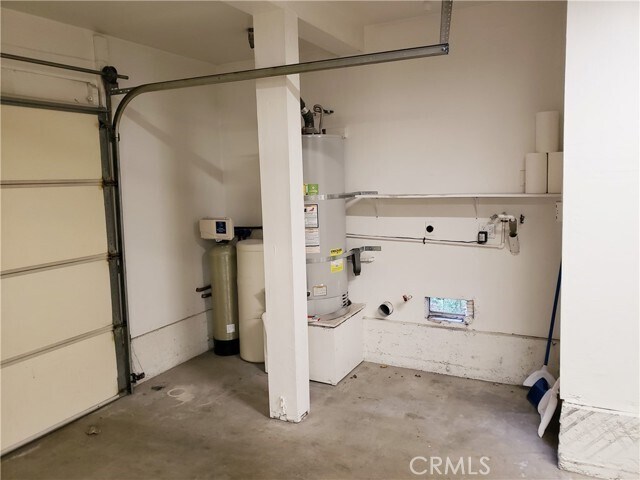 Building Photo - 608 Amber Dr