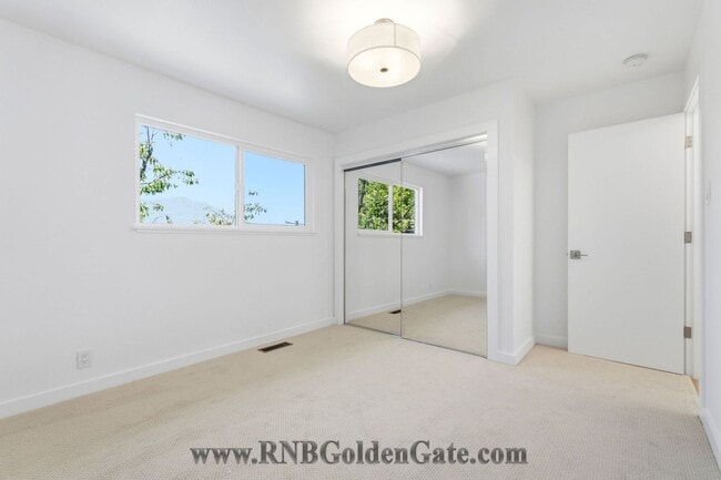 Building Photo - 958 Greenhill Rd