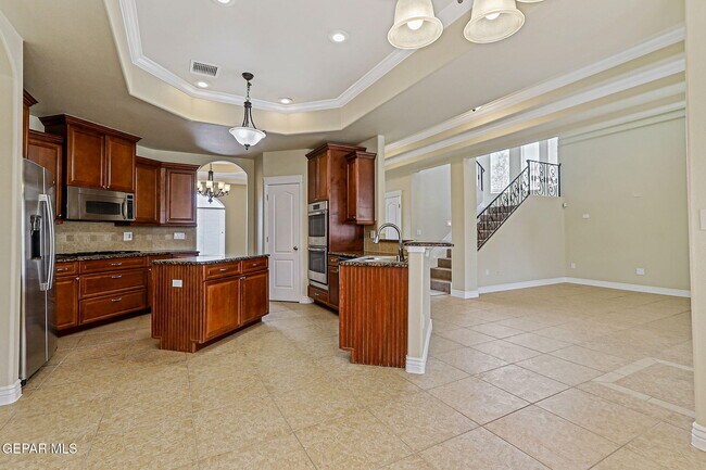 Building Photo - 6285 Wildwood Ct