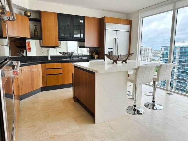 Building Photo - 17555 Collins Ave