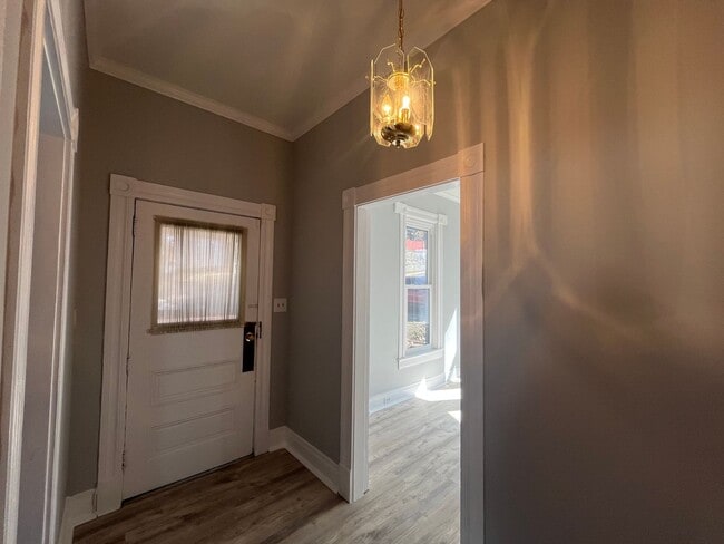 Building Photo - Beautiful 3 bedroom with river views