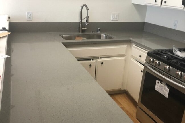 Building Photo - 11610 Moorpark St