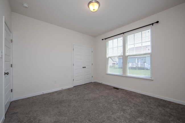 Building Photo - Luxury 5 Bedrooms 3 Full Baths 2 Car Garage