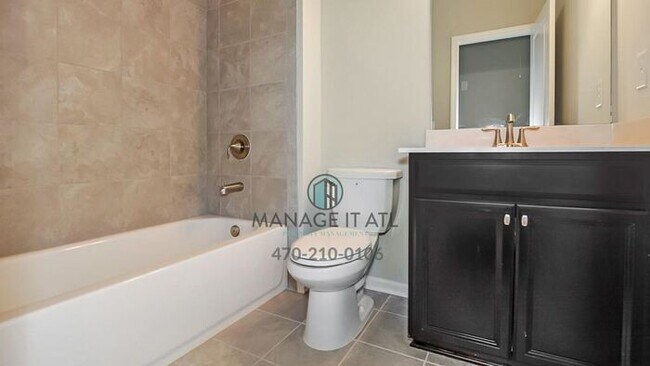 Building Photo - A beautifully designed townhome in the heart of Dunwoody