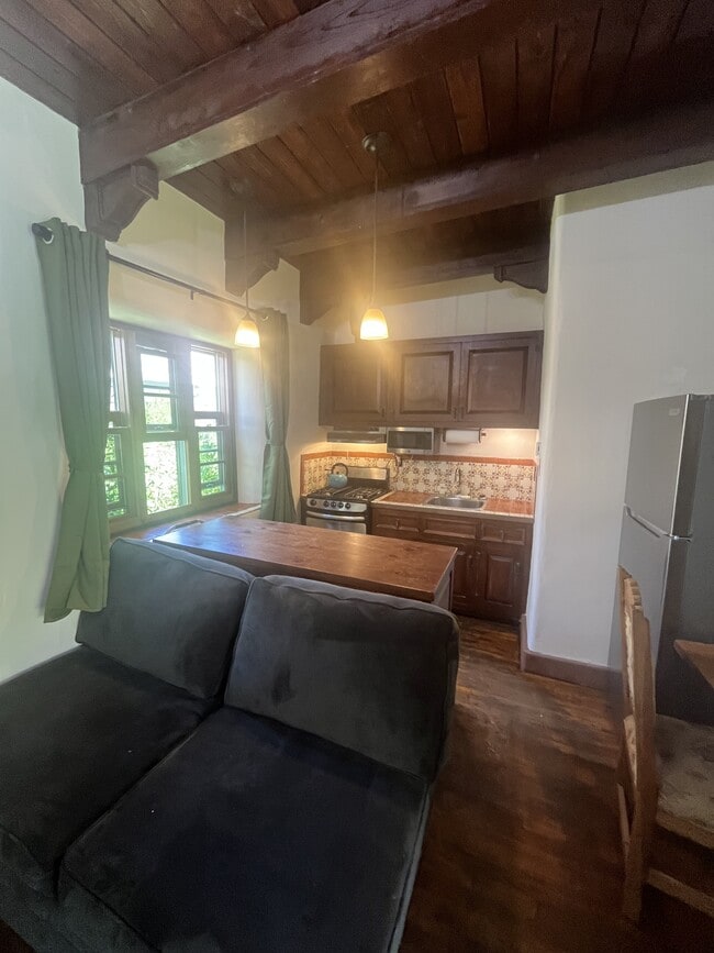 Building Photo - 104 Padre Martinez Ln