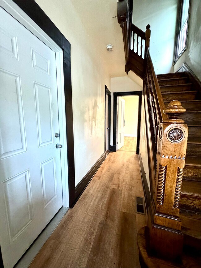 Building Photo - 77 Marshall St