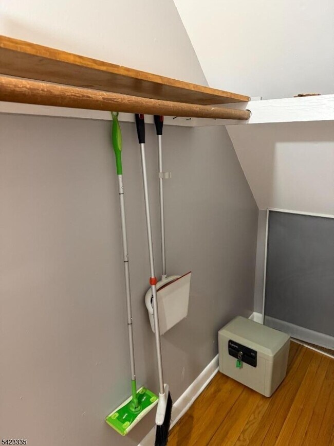 Building Photo - 10 Colonial Dr