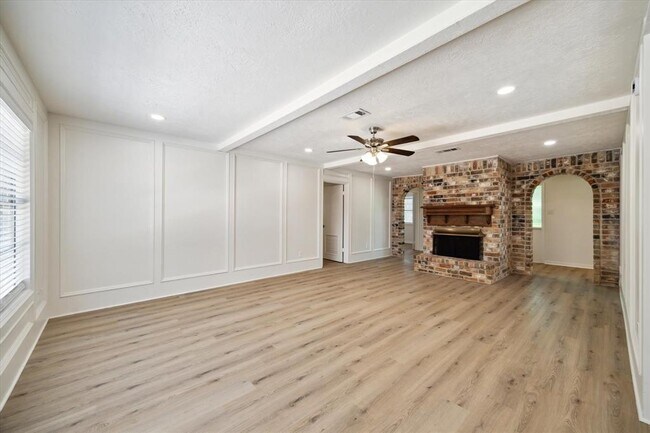Building Photo - 25402 Lynbriar Ln