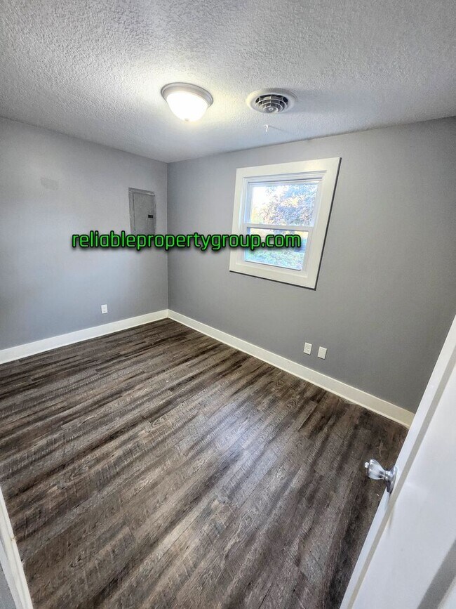 Building Photo - New Listing in Fort Wayne