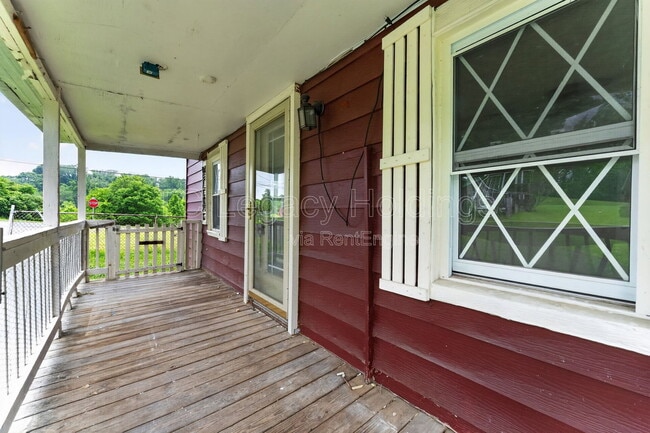 Building Photo - 44 Holbert Ave