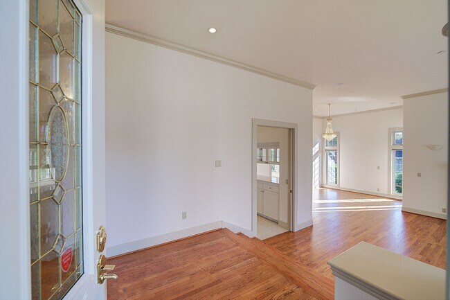 Building Photo - 4bd/4ba Kirkland House