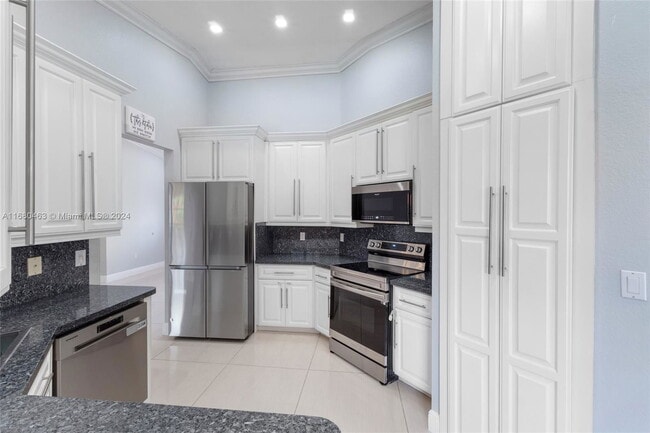 Building Photo - Winged Foot Drive, Hialeah, FL 33015 - 4 BR 3 BA house