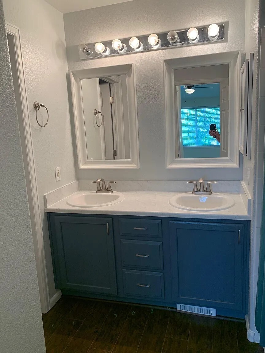 Building Photo - 1520 S Florence Way