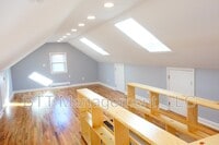 Building Photo - 907 Hudson Ave