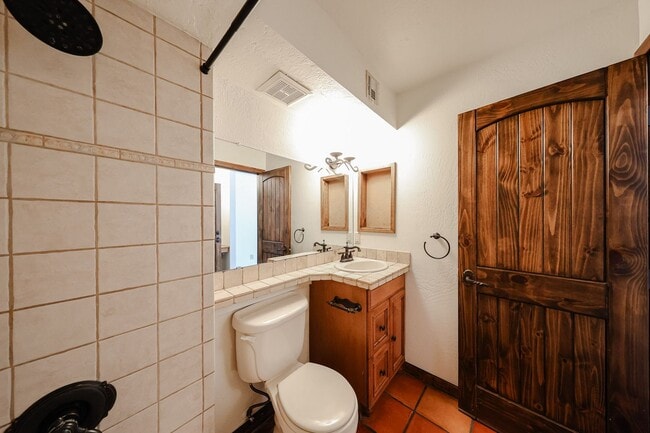 Building Photo - Great Downtown Scottsdale Location!