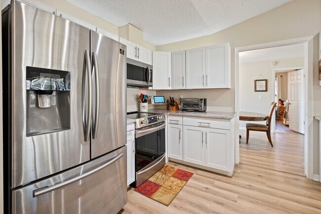 Building Photo - Spacious 3/2 Single Family Home in Spring Hill