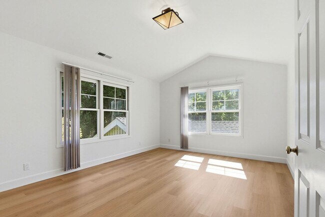 Building Photo - Gorgeous 5-Bedroom Los Gatos Home