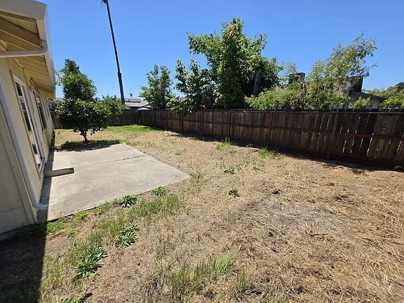 Building Photo - This charming newly renovated home has 3 bedrooms and 2 full bathroom.