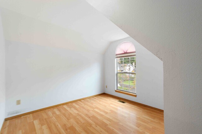 Building Photo - 12323 SW Millview Ct