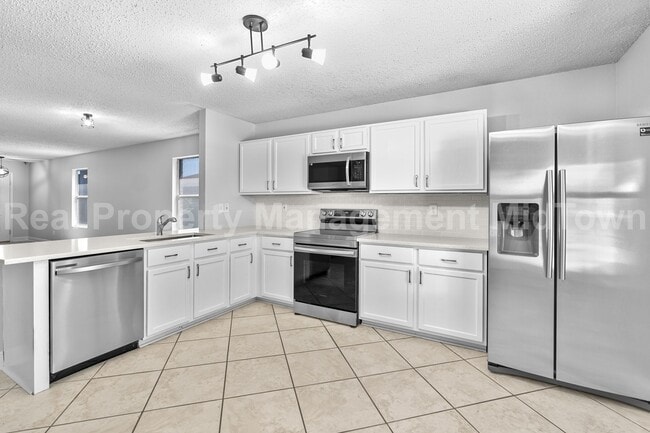 Building Photo - 1014 Mazourka Dr