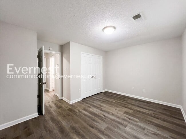 Building Photo - 494 Windridge Point