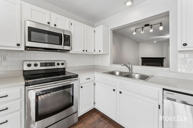 Building Photo - 134 Sanair Ct