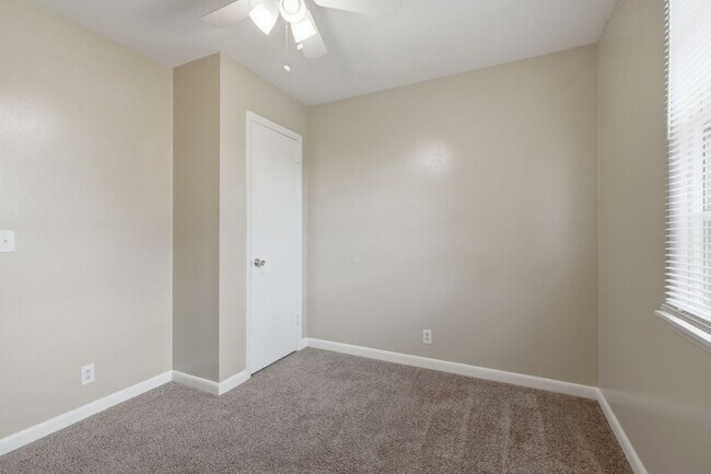 Building Photo - Charming 2-Story Bellevue Townhome in Nashville