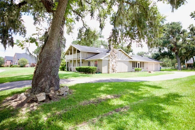 Building Photo - 2109 Riverside Dr