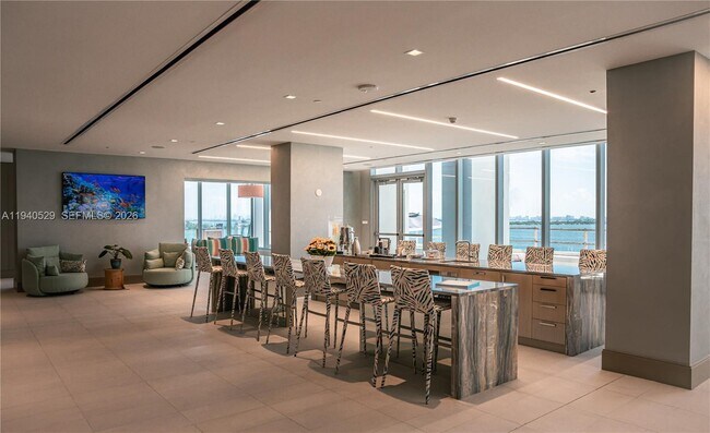 Building Photo - 700 NE 26th Terrace