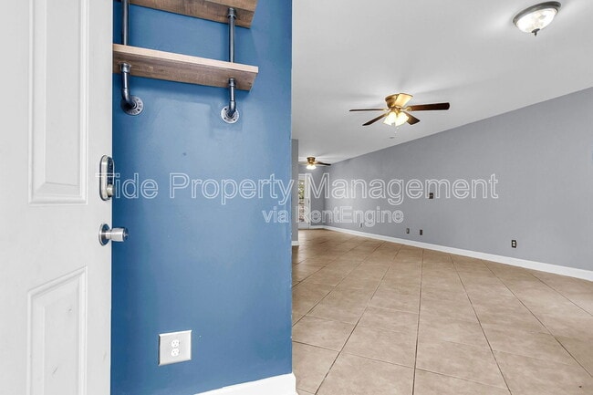 Building Photo - 206 Pine Shadow Dr