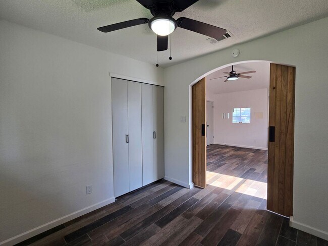 Building Photo - 2408 Windmill Dr
