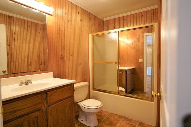 Building Photo - 4 Bed 2 Bath Home in Martin, TN *Remodeled* Fresh Paint & Flooring!