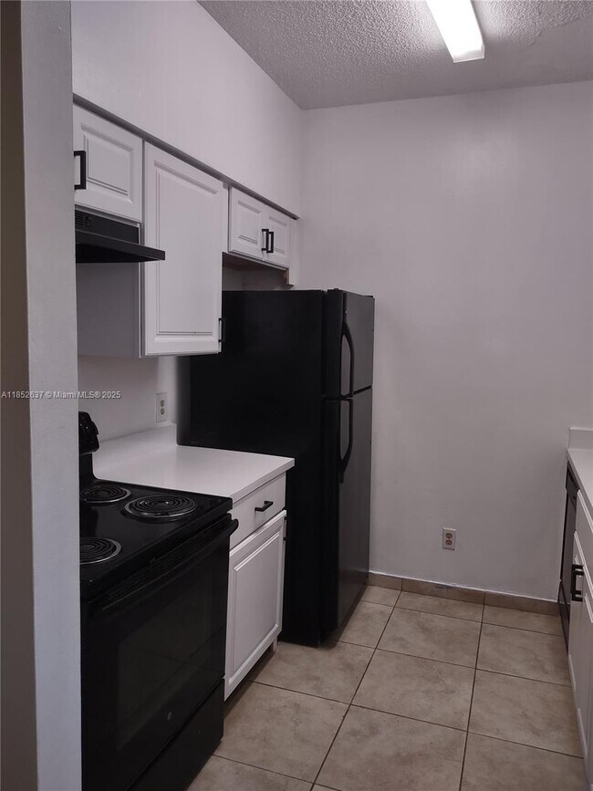 Building Photo - 620 Cypress Club Way