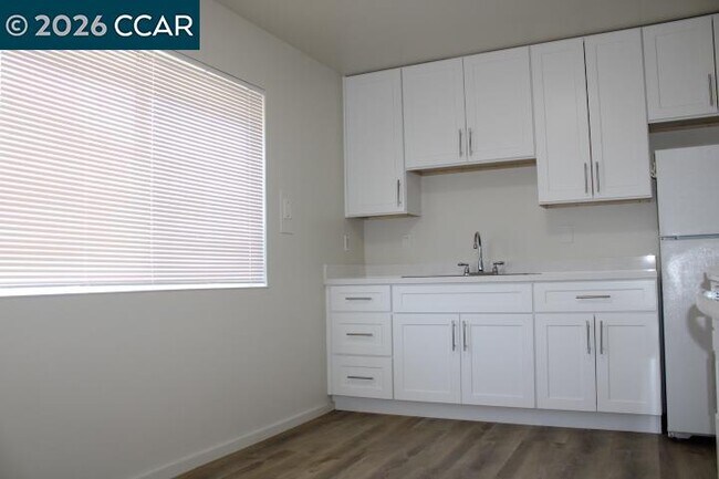 Building Photo - 615 Lexington Ave