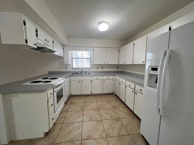 Building Photo - 3583 Raintree Cir