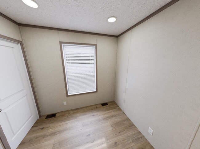 Building Photo - 1068 Colonial Trail W