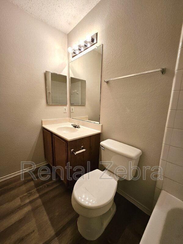 Building Photo - 2841 McKenzie Ln