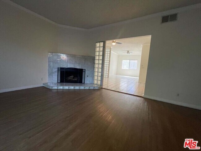 Building Photo - 15033 Sherman Way