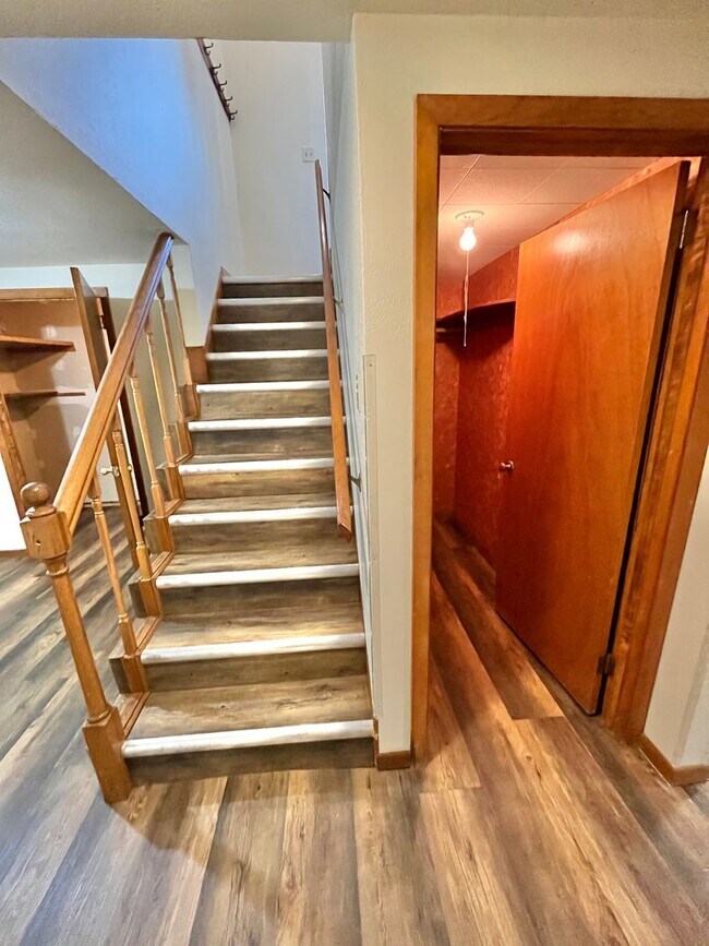 Building Photo - Large 3 Bed/2 Bath East Side Rental Home!