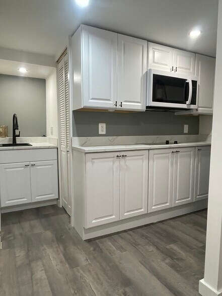 NEW APPLIANCES - 619 N Harvard Ave