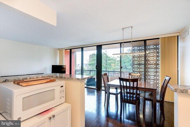 Building Photo - 8 S Van Dorn St