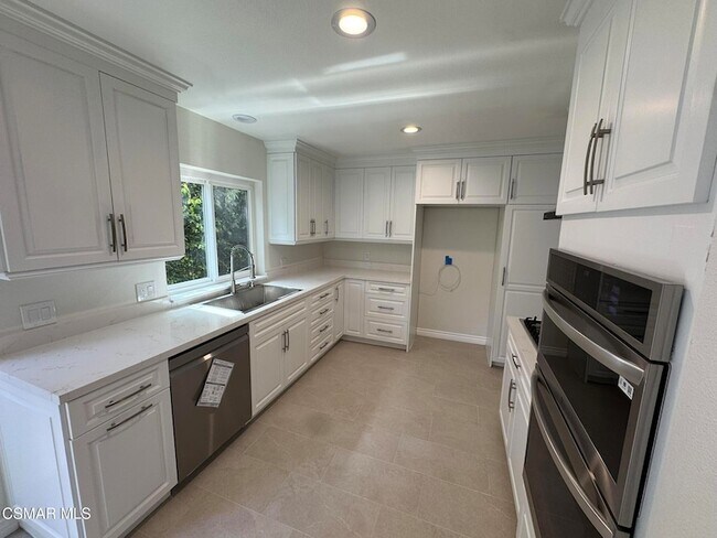 Building Photo - 6307 Chimineas Ave