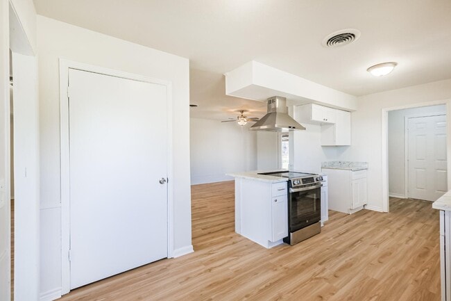 Building Photo - 802 Wright St