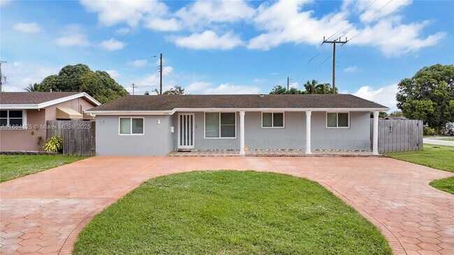 Building Photo - 2441 Tarpon Dr