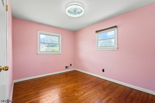 Building Photo - 18 Deerwood Ave