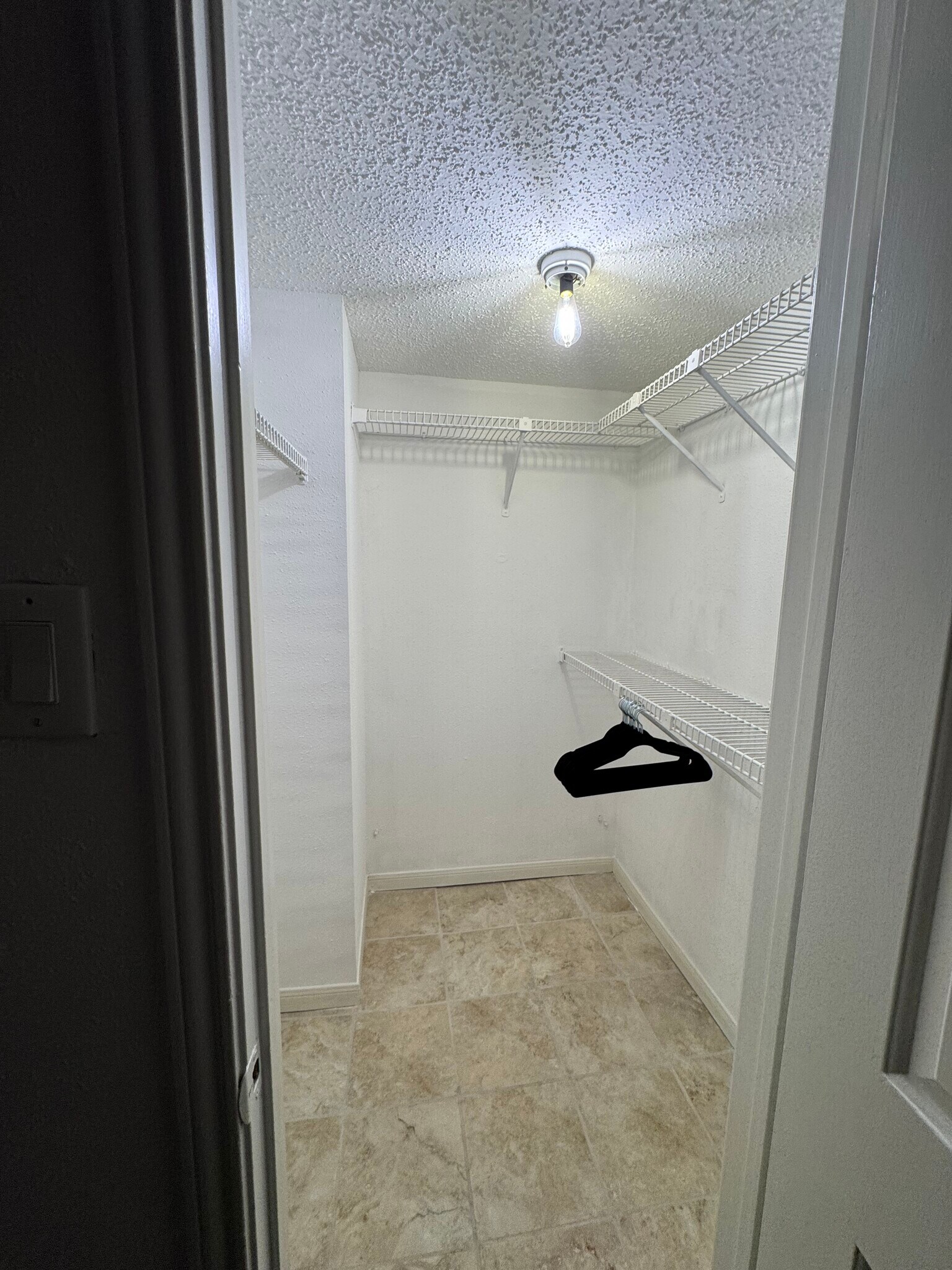 Building Photo - 2826 S Bartell Dr