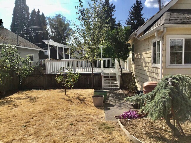 Building Photo - Ravenna Charmer!!’