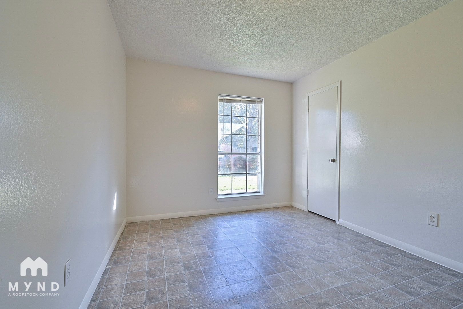 Building Photo - 712 Meadowglen Dr