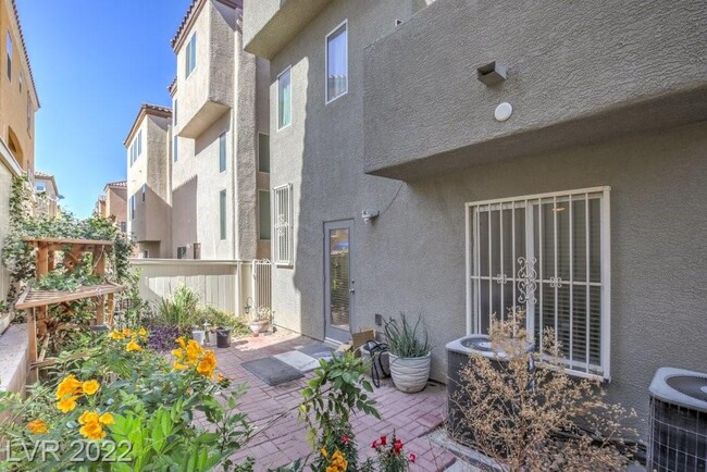 Building Photo - 10563 Longoria Garden St